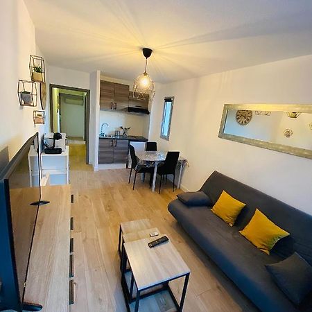 Appartement Au Port De Saint Cyprien Екстериор снимка